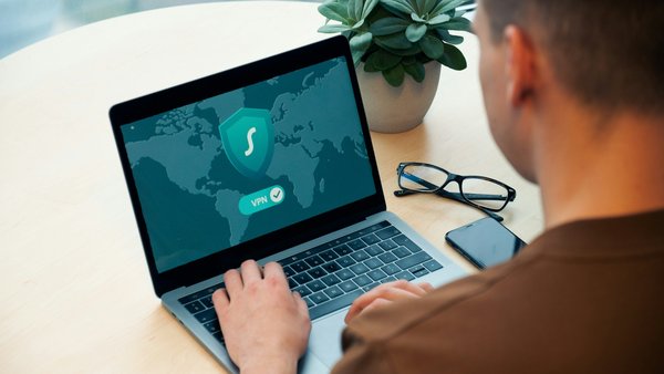 Quels sont les avantages et inconvénients de l'utilisation des réseaux privés virtuels (VPN) pour les entreprises?